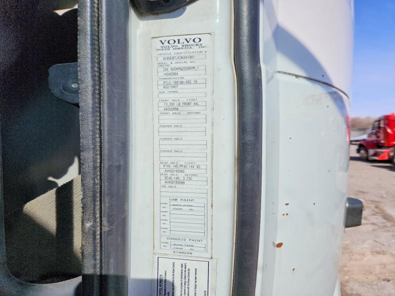 47058206 :رقم المزاد ، 4V4NC9TJX3N341861 vin ، 2003 Volvo Vnl مزاد بيع