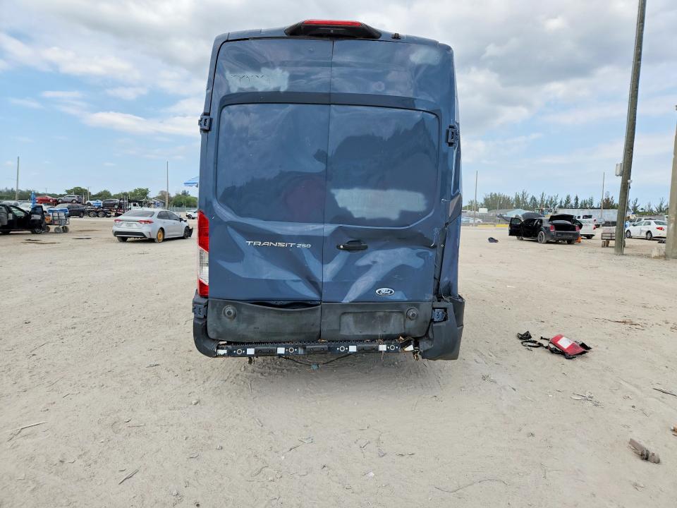 47561946 :رقم المزاد ، 1FTBR3X88LKA72598 vin ، 2020 Ford Transit مزاد بيع