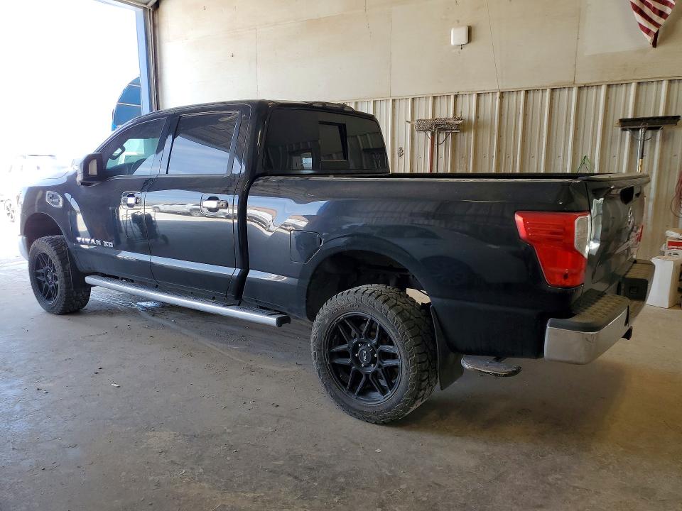 47926586 :رقم المزاد ، 1N6BA1F32HN533301 vin ، 2017 Nissan Titan Xd مزاد بيع