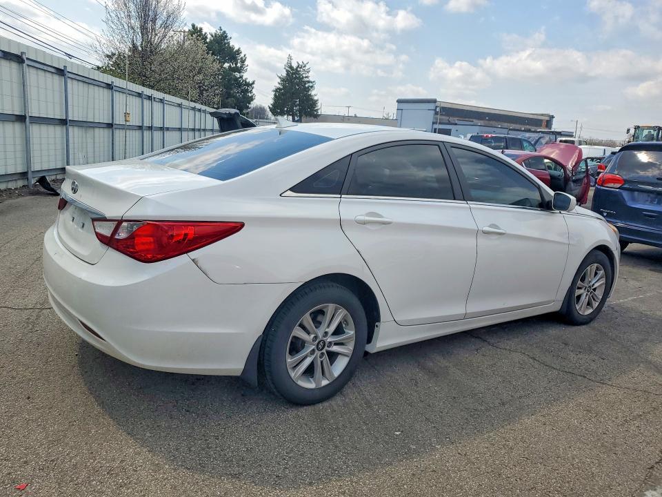 47930496 :رقم المزاد ، 5NPEB4AC3DH563990 vin ، 2013 Hyundai Sonata مزاد بيع