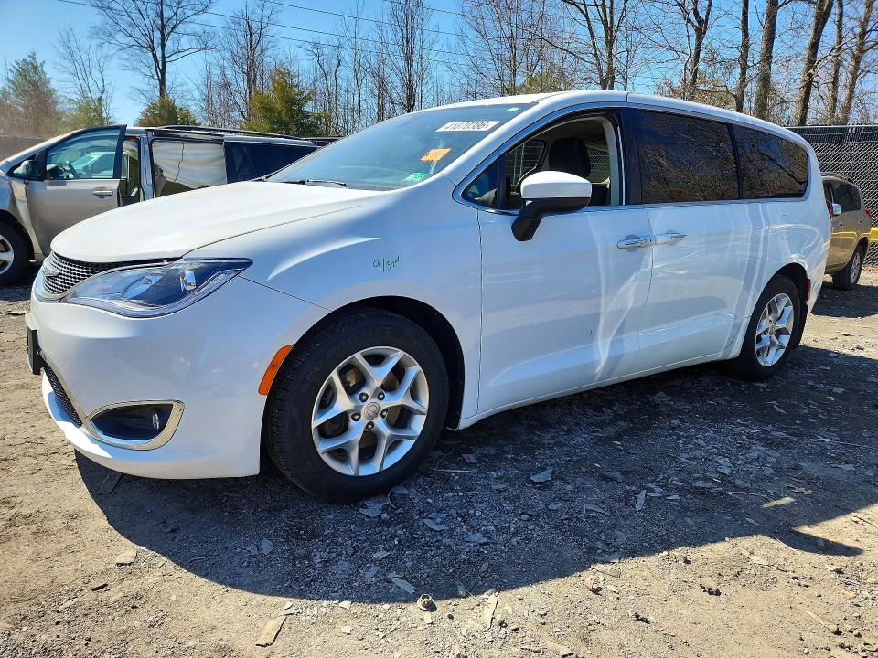 2017 Chrysler Pacifica მანქანა იყიდება აუქციონზე, vin: 2C4RC1BG5HR782134, აუქციონის ნომერი: 41870386