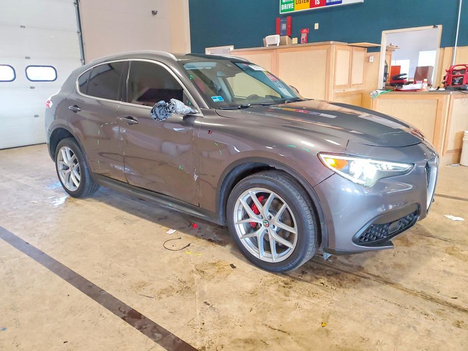 79580355 :رقم المزاد ، ZASFAKBN1J7C29380 vin ، 2018 Alfa Romeo Stelvio مزاد بيع
