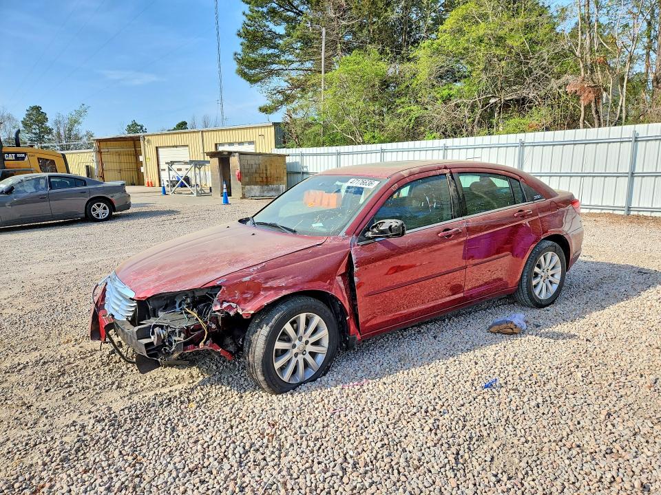 Auction sale of the 2013 Chrysler 200, vin: 1C3CCBBG9DN635998, lot number: 47176636