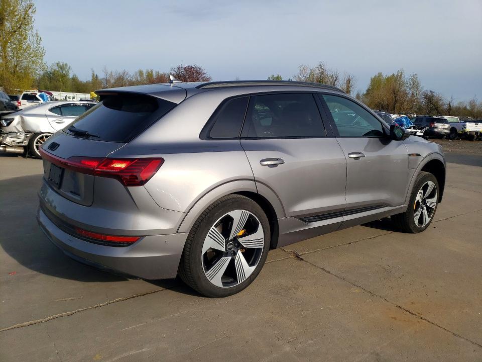 Aukcja sprzedaży 2022 Audi E-tron, vin: WA1LAAGE2NB014103, numer aukcji: 47213456