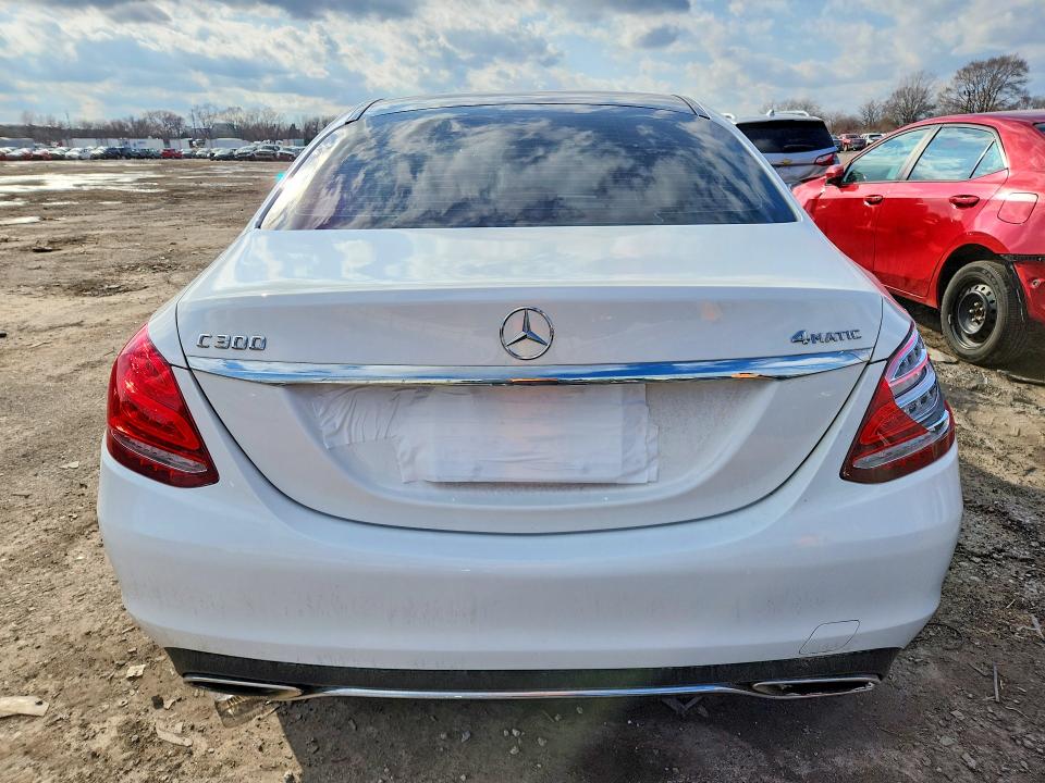 41951426 :رقم المزاد ، 55SWF4KB1FU052762 vin ، 2015 Mercedes Benz C مزاد بيع