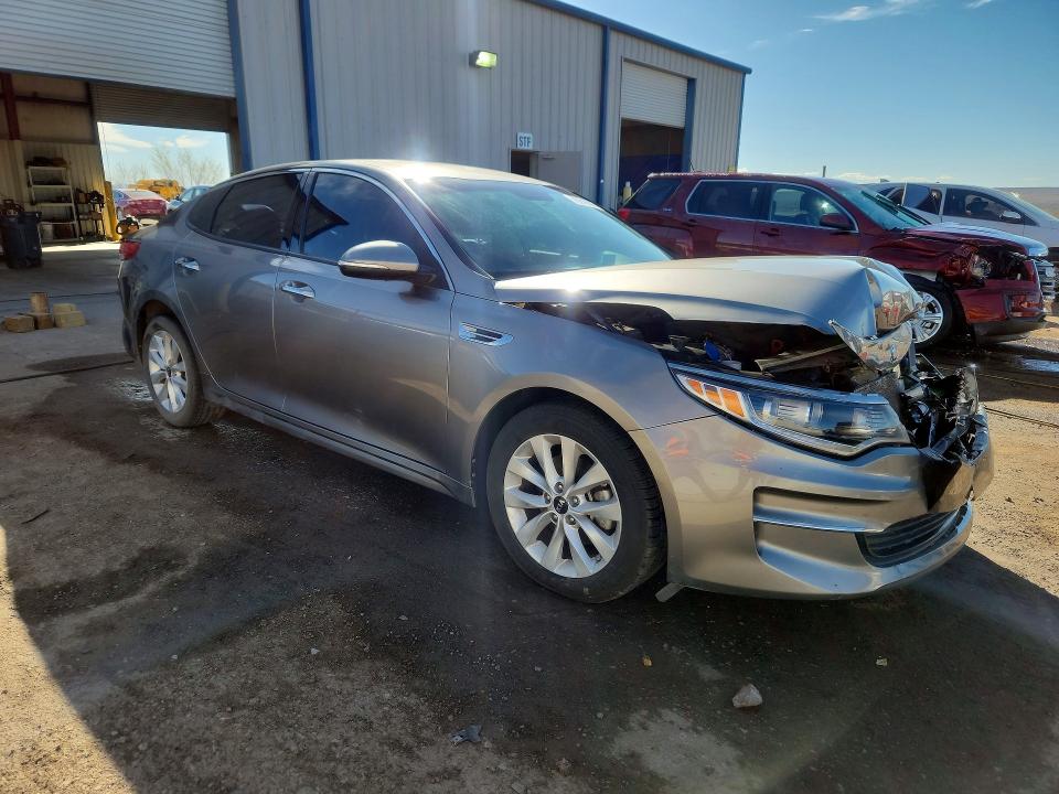 2018 Kia Optima მანქანა იყიდება აუქციონზე, vin: 5XXGU4L30JG215202, აუქციონის ნომერი: 79216595