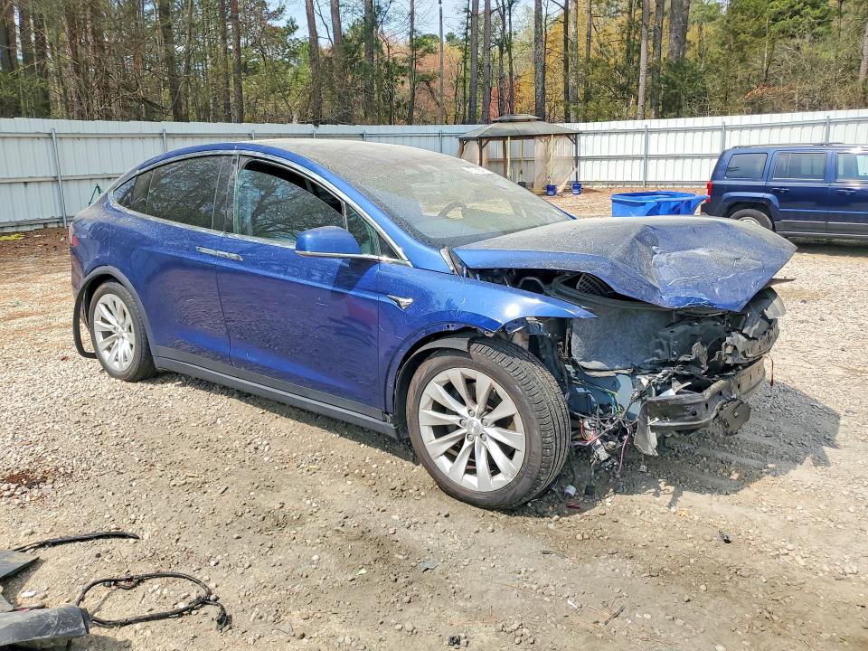 46714556 :رقم المزاد ، 5YJXCAE27JF139390 vin ، 2018 Tesla Model X مزاد بيع