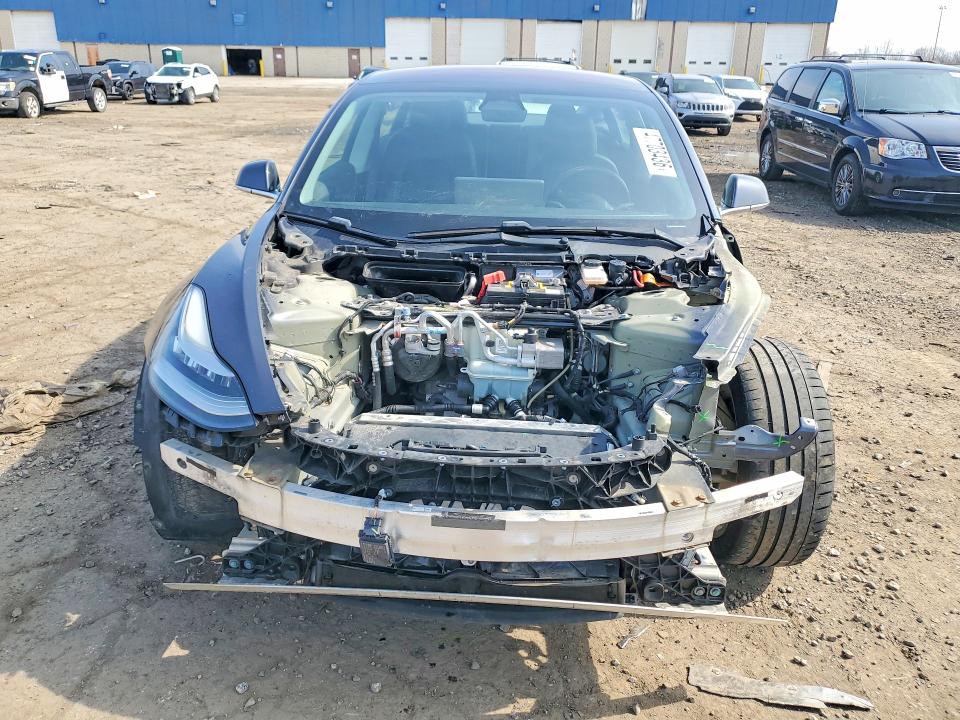 47703436 :رقم المزاد ، 5YJ3E1EB3JF054815 vin ، 2018 Tesla Model 3 مزاد بيع