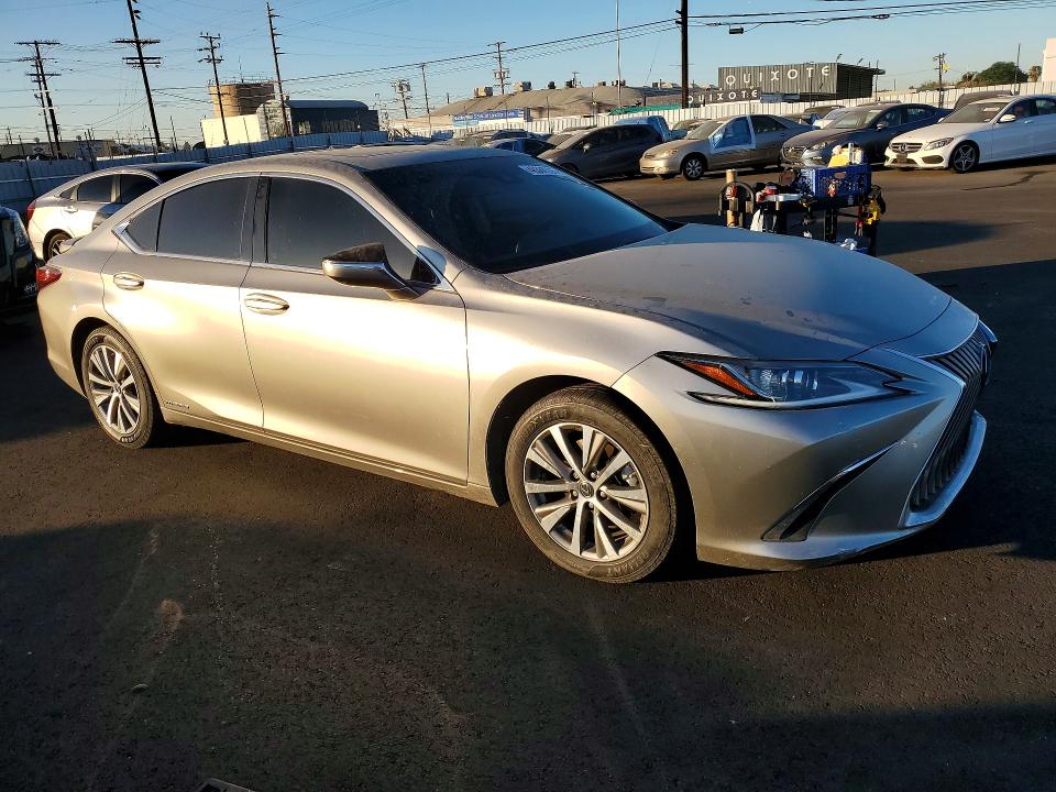 46368326 :رقم المزاد ، 58ACA1C11MU004985 vin ، 2021 Lexus Es 300h مزاد بيع
