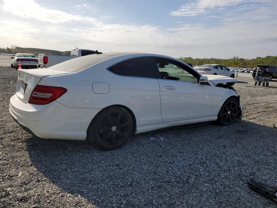 Продажа на аукционе авто 2015 Mercedes-benz C, vin: WDDGJ4HB3FG360121, номер лота: 47985206
