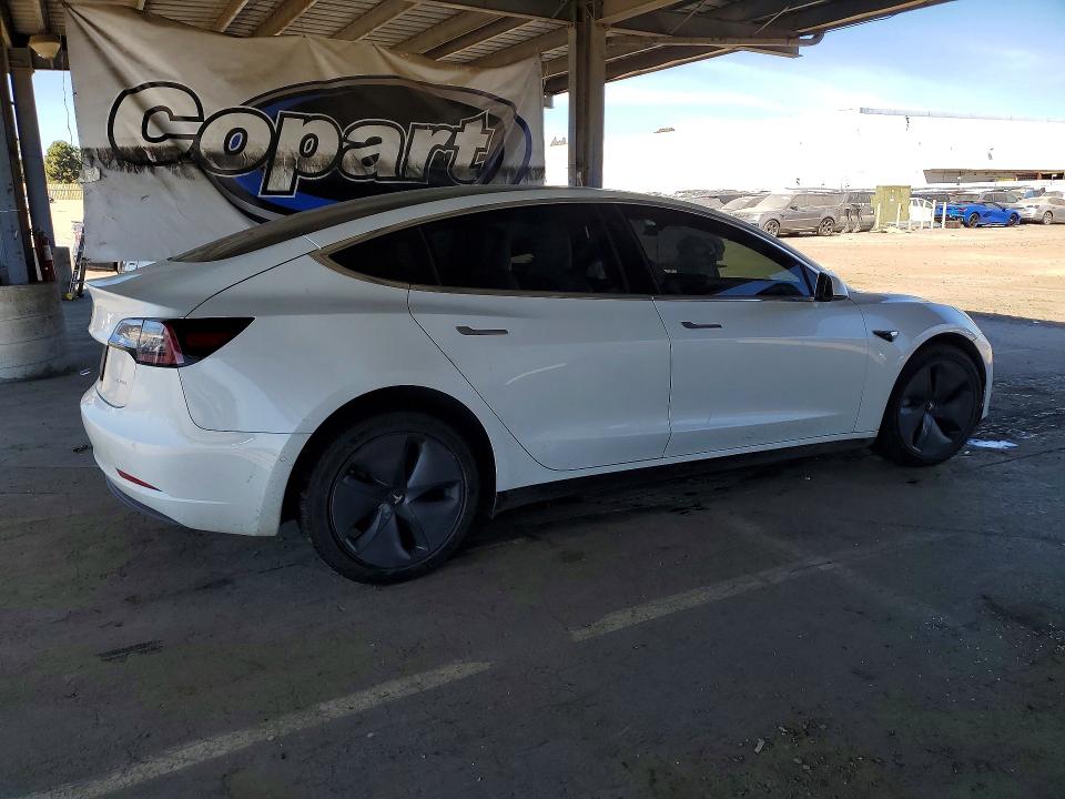 47065216 :رقم المزاد ، 5YJ3E1EB8KF517758 vin ، 2019 Tesla Model 3 مزاد بيع