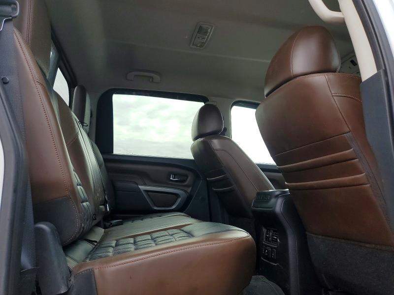 47190056 :رقم المزاد ، 1N6AA1E54JN541663 vin ، 2018 Nissan Titan مزاد بيع
