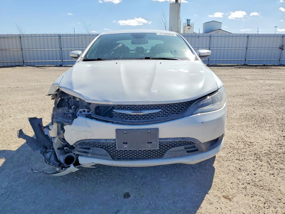 47330956 :رقم المزاد ، 1C3CCCDG4FN556924 vin ، 2015 Chrysler 200 مزاد بيع