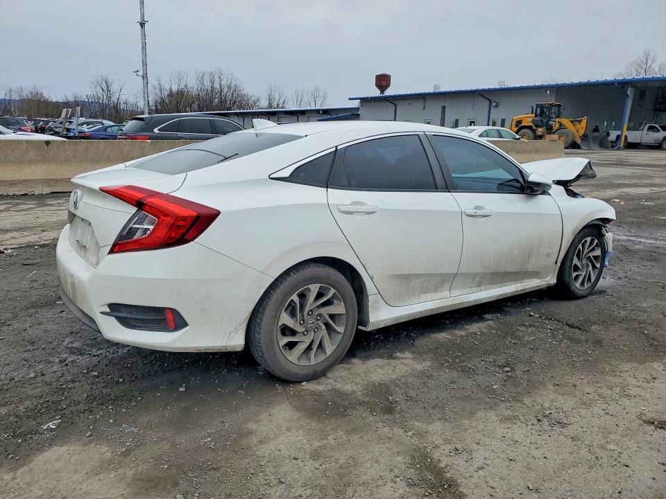 42006136 :رقم المزاد ، 19XFC2F76JE023941 vin ، 2018 Honda Civic مزاد بيع