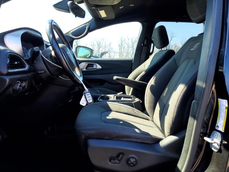 42077926 :رقم المزاد ، 2C4RC1FG3JR263390 vin ، 2018 Chrysler Pacifica مزاد بيع