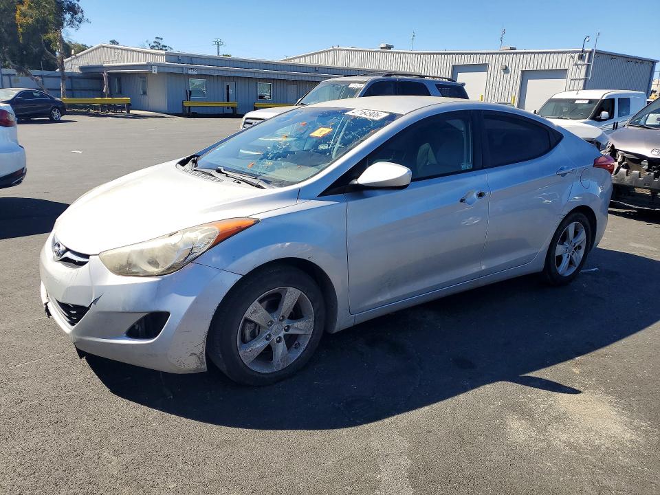 47164906 :رقم المزاد ، KMHDH4AE6DU585172 vin ، 2013 Hyundai Elantra مزاد بيع