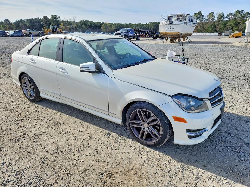 Продажа на аукционе авто 2014 Mercedes-benz C, vin: WDDGF8AB3EA958584, номер лота: 46844076