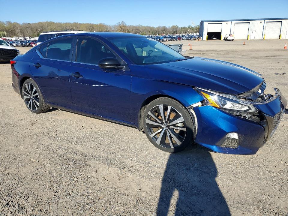 41839756 :رقم المزاد ، 1N4BL4CV4NN327466 vin ، 2022 Nissan Altima مزاد بيع