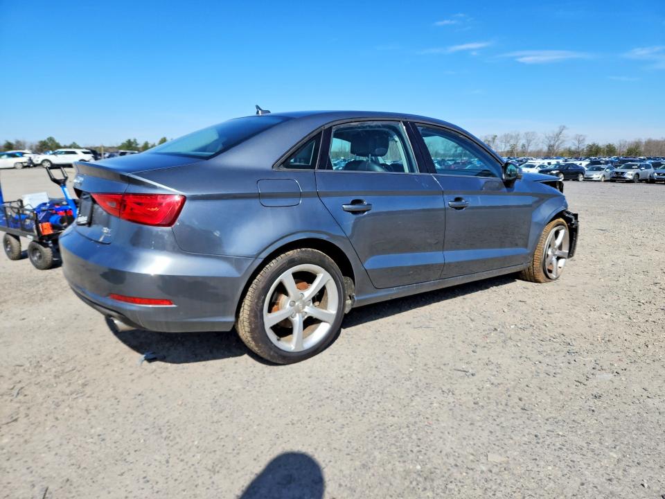 46690486 :رقم المزاد ، WAUBFGFF4F1001891 vin ، 2015 Audi A3 مزاد بيع