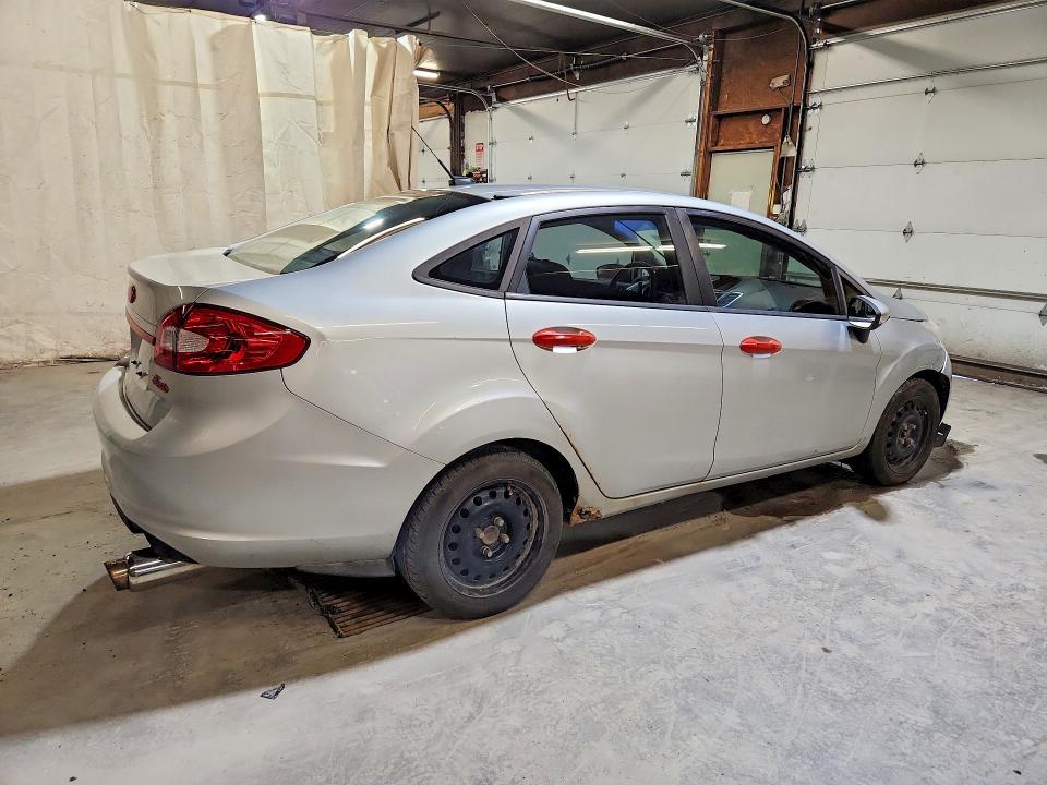 2013 Ford Fiesta მანქანა იყიდება აუქციონზე, vin: 3FADP4BJ8DM207383, აუქციონის ნომერი: 47724526