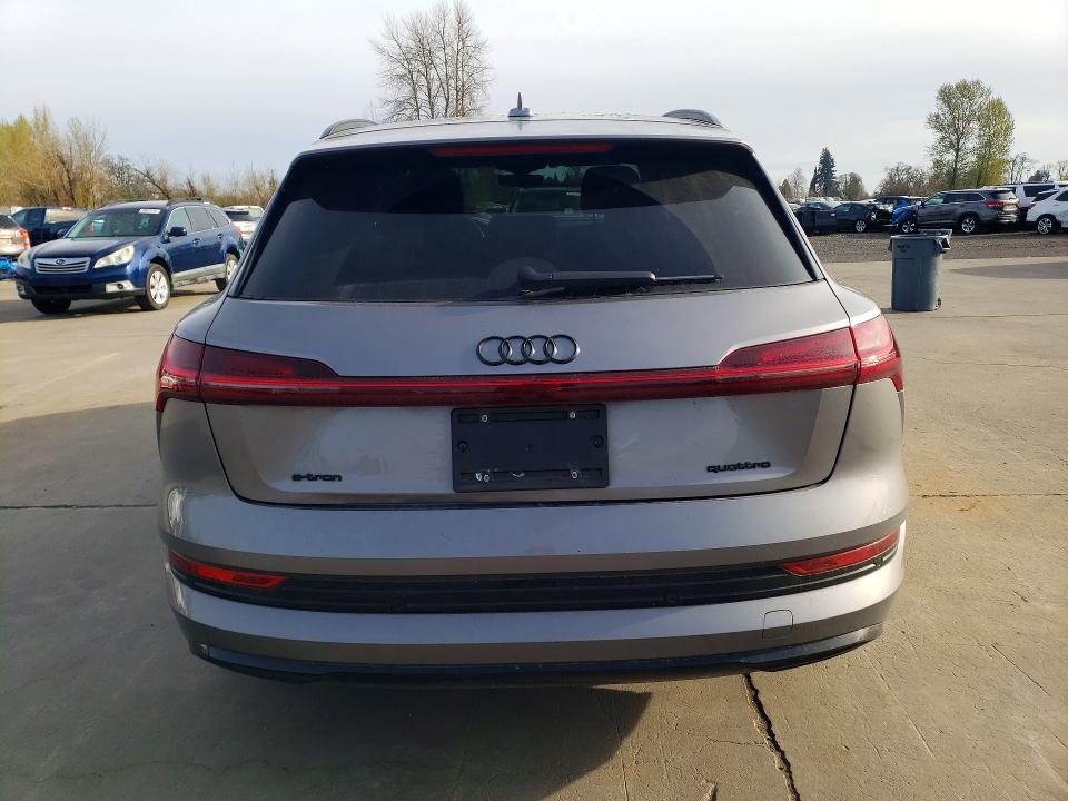 Aukcja sprzedaży 2022 Audi E-tron, vin: WA1LAAGE2NB014103, numer aukcji: 47213456