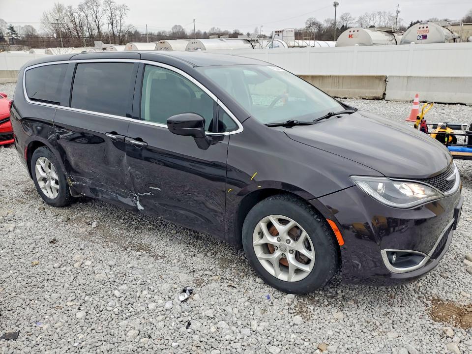 41639486 :رقم المزاد ، 2C4RC1FG0JR172318 vin ، 2018 Chrysler Pacifica مزاد بيع
