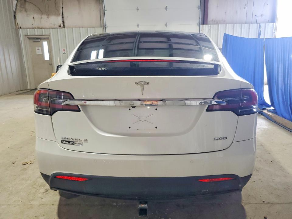 77919785 :رقم المزاد ، 5YJXCDE29HF043692 vin ، 2017 Tesla Model X مزاد بيع