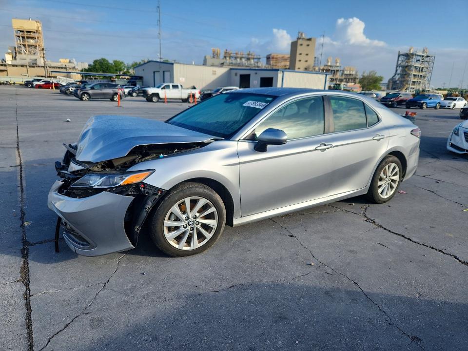 47893546 :رقم المزاد ، 4T1C11AK0RU842984 vin ، 2024 Toyota Camry مزاد بيع