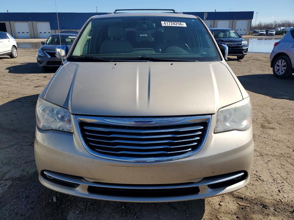 41728256 :رقم المزاد ، 2C4RC1CG3DR534652 vin ، 2013 Chrysler Town & Country مزاد بيع