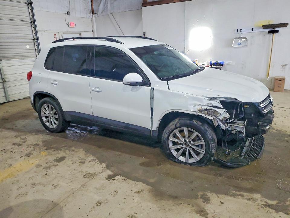 Продажа на аукционе авто 2017 Volkswagen Tiguan, vin: WVGAV7AXXHK047185, номер лота: 79640405