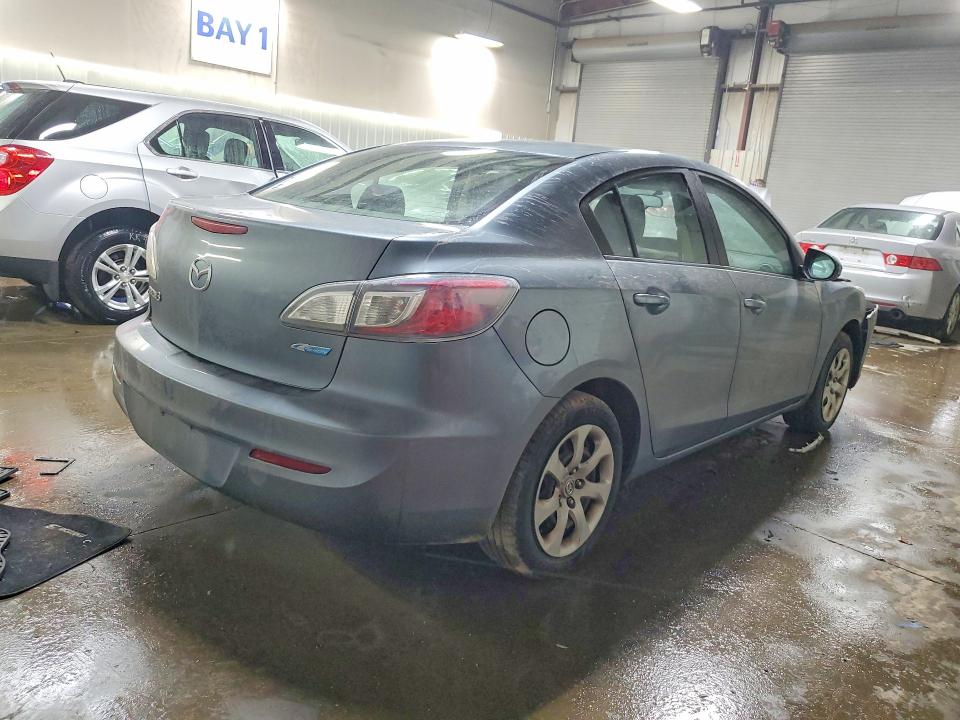 46665236 :رقم المزاد ، JM1BL1U70D1702350 vin ، 2013 Mazda 3 مزاد بيع