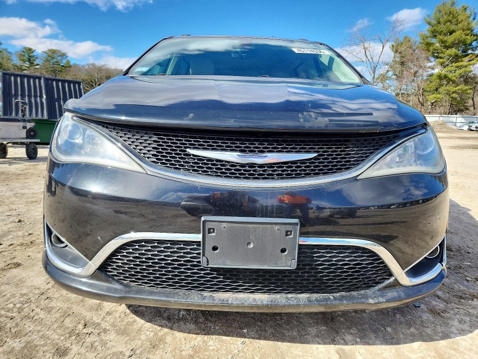 46114536 :رقم المزاد ، 2C4RC1BG4HR552455 vin ، 2017 Chrysler Pacifica مزاد بيع