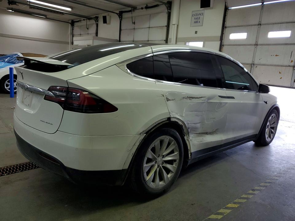 48145276 :رقم المزاد ، 5YJXCDE28MF324005 vin ، 2021 Tesla Model X مزاد بيع