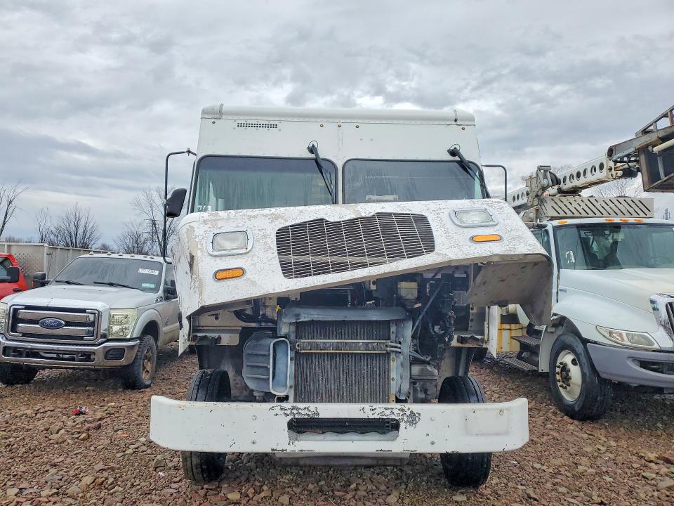 53241336 :رقم المزاد ، 4UZAC3DV2ECFW4420 vin ، 2014 Frht - Freightliner Chassis مزاد بيع
