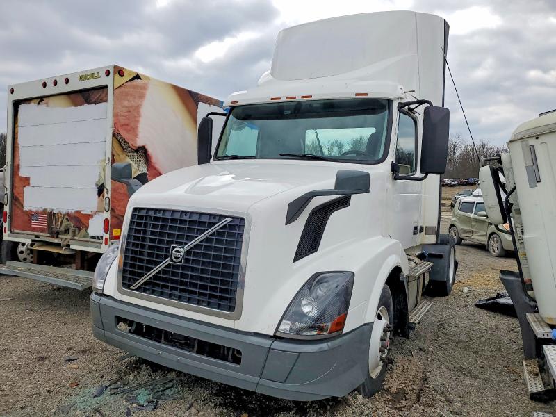 46207476 :رقم المزاد ، 4V4N39TG0JN892592 vin ، 2018 Volvo Vn مزاد بيع