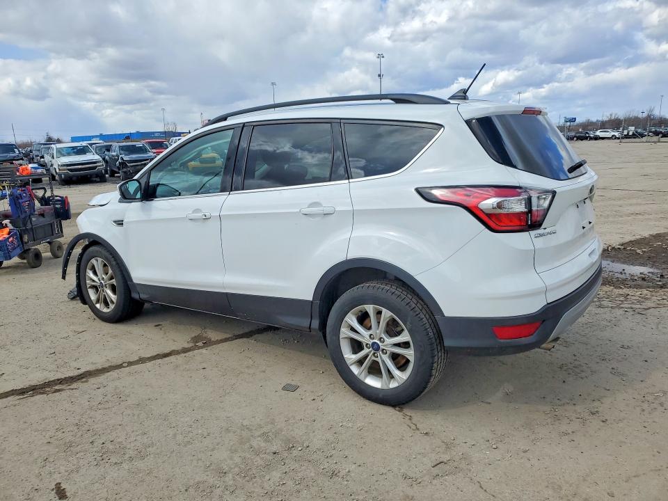 45786726 :رقم المزاد ، 1FMCU0GDXJUA08882 vin ، 2018 Ford Escape مزاد بيع
