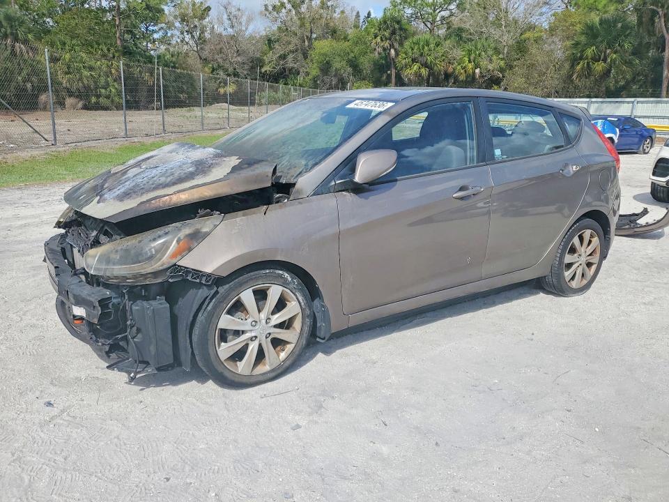 2014 Hyundai Accent მანქანა იყიდება აუქციონზე, vin: KMHCU5AE2EU162149, აუქციონის ნომერი: 45747636