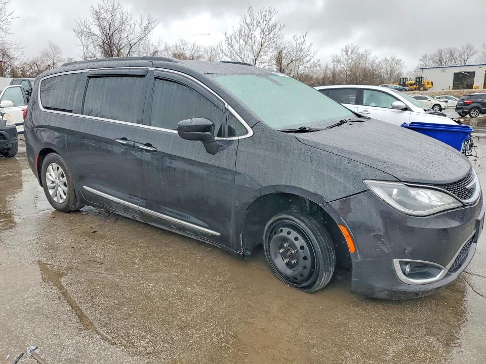 41918976 :رقم المزاد ، 2C4RC1BG5HR591202 vin ، 2017 Chrysler Pacifica مزاد بيع