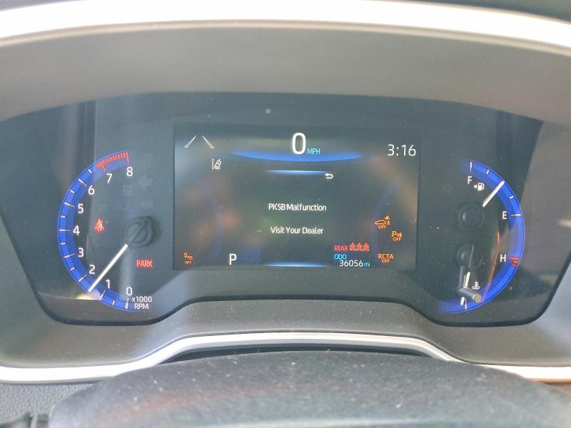46900606 :رقم المزاد ، 7MUEAAAGXNV015815 vin ، 2022 Toyota Corolla Cross مزاد بيع