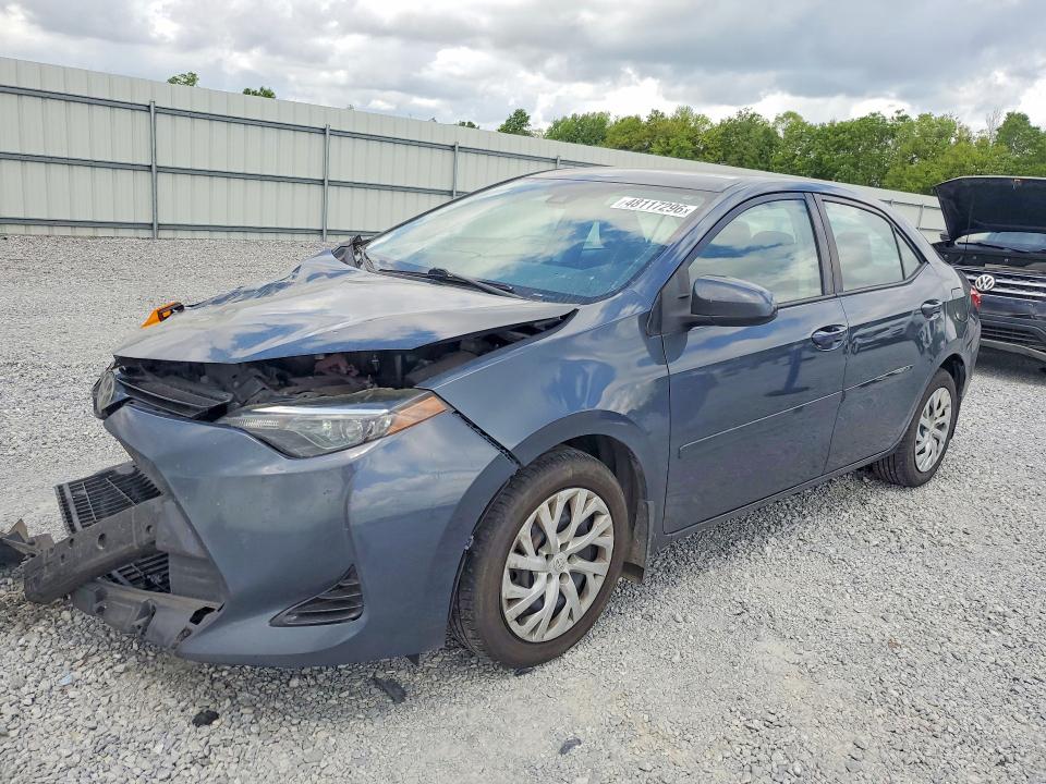 48117296 :رقم المزاد ، 5YFBURHE1JP795939 vin ، 2018 Toyota Corolla مزاد بيع
