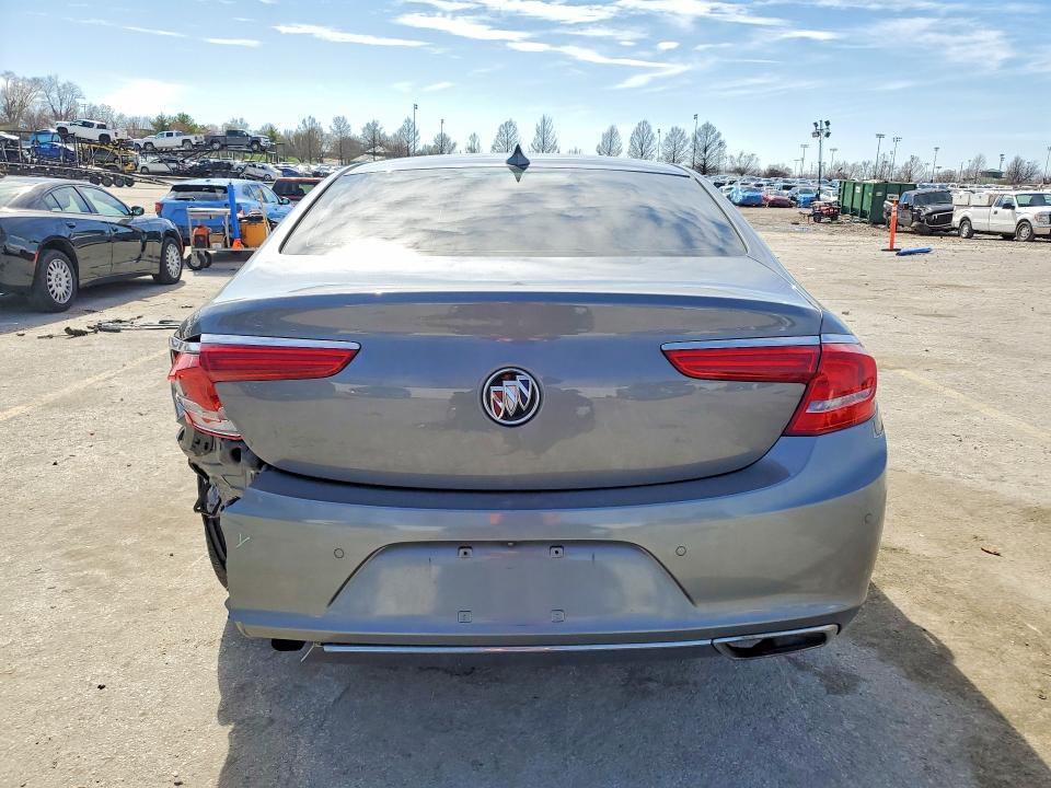 41792636 :رقم المزاد ، 1G4ZP5SSXJU108999 vin ، 2018 Buick Lacrosse مزاد بيع