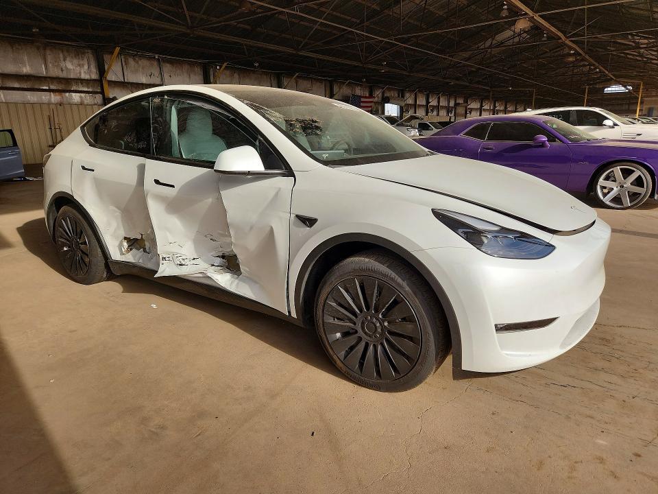 2024 Tesla Model Y მანქანა იყიდება აუქციონზე, vin: 7SAYGAEE7RF046578, აუქციონის ნომერი: 46896086