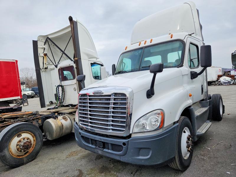 77528625 :رقم المزاد ، 1FUBGEDV4GLHC5673 vin ، 2016 Freightliner Cascadia 1 مزاد بيع
