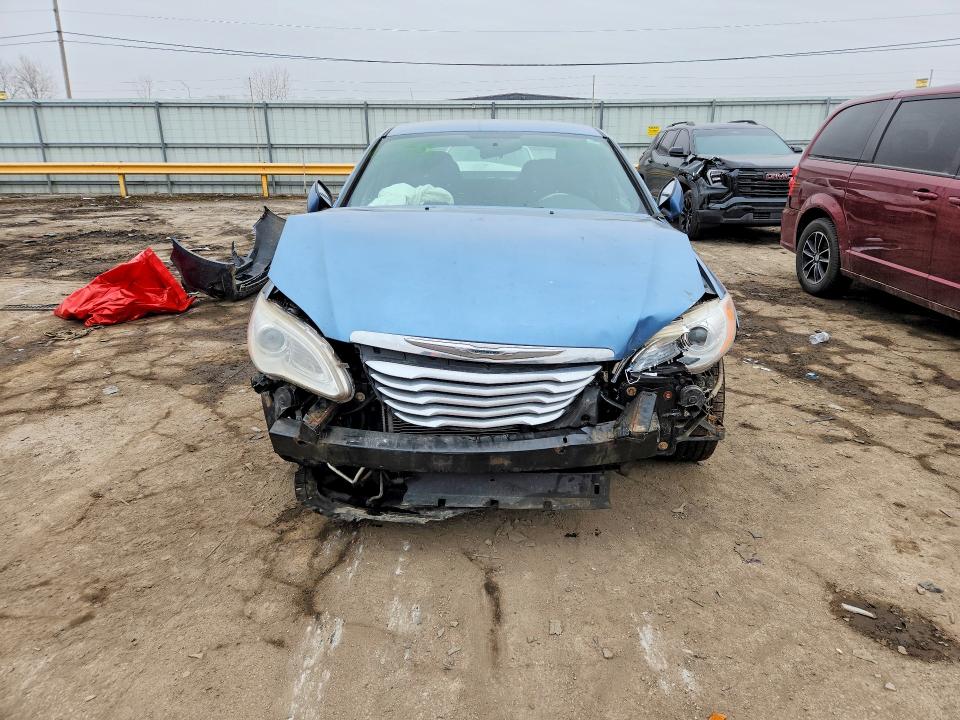 51065386 :رقم المزاد ، 1C3BC1FGXBN537933 vin ، 2011 Chrysler 200 مزاد بيع