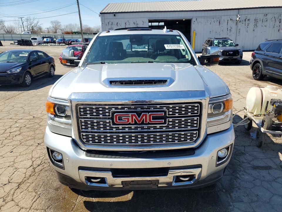 47072386 :رقم المزاد ، 1GT12UEY2JF244221 vin ، 2018 Gmc Sierra مزاد بيع