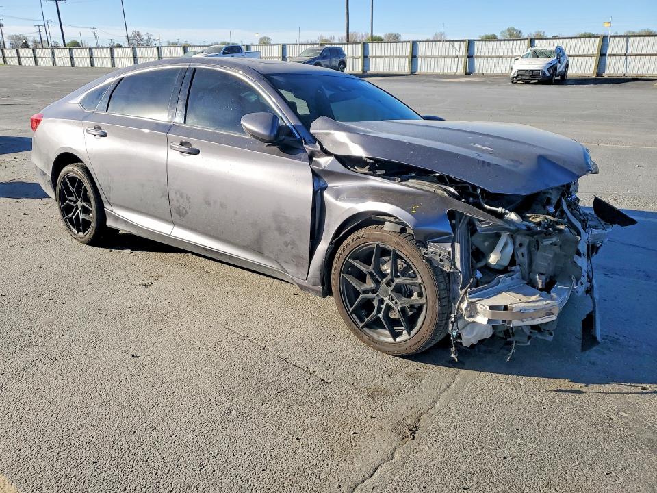 47702996 :رقم المزاد ، 1HGCV2F36JA031391 vin ، 2018 Honda Accord مزاد بيع