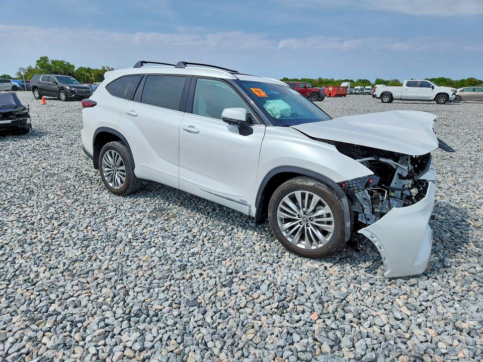 2025 Toyota Highlander Hybrid მანქანა იყიდება აუქციონზე, vin: 5TDEBRCH3SS688078, აუქციონის ნომერი: 46625706