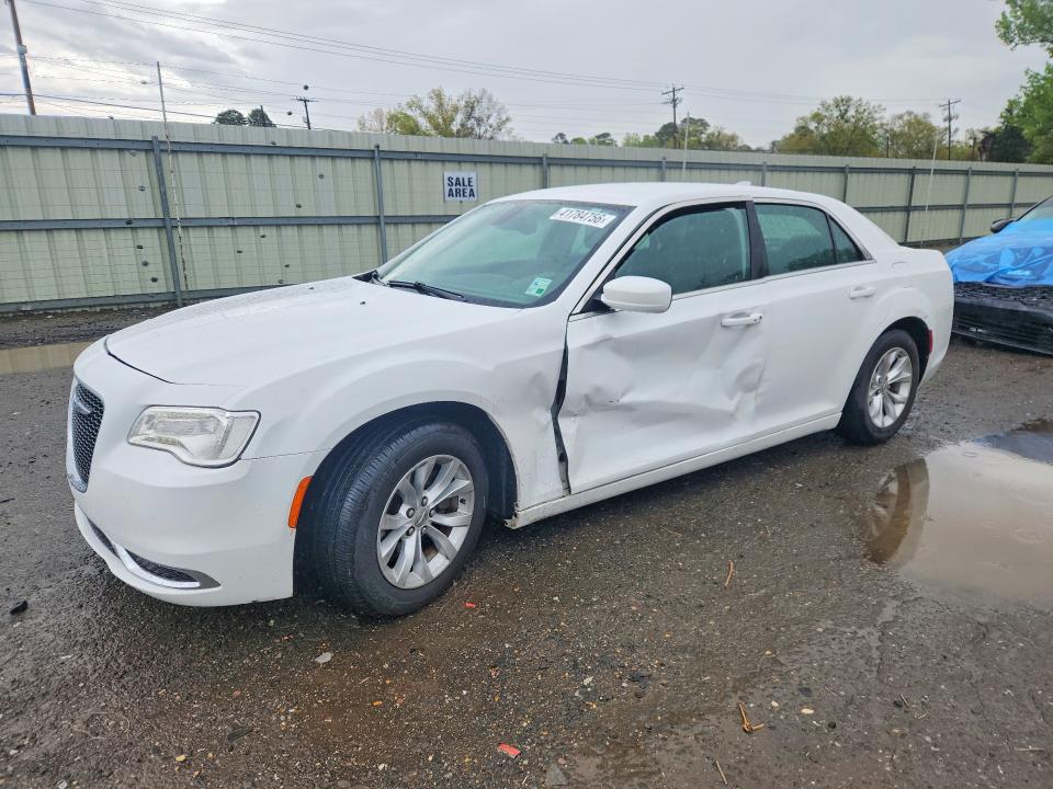 41784756 :رقم المزاد ، 2C3CCAAG1FH930617 vin ، 2015 Chrysler 300 مزاد بيع