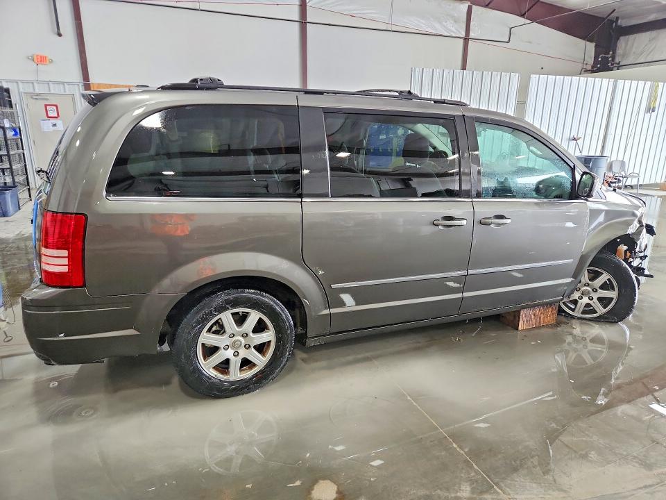 2010 Chrysler Town & Country მანქანა იყიდება აუქციონზე, vin: 2A4RR5DX7AR400480, აუქციონის ნომერი: 41900216