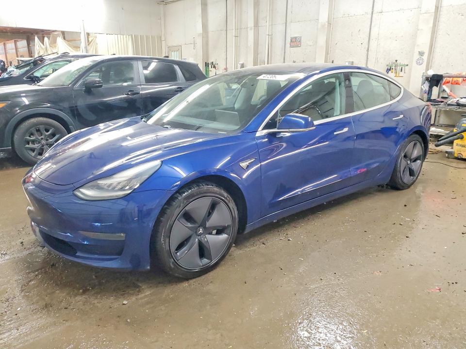 Продажа на аукционе авто 2018 Tesla Model 3, vin: 5YJ3E1EB3JF120215, номер лота: 47209376